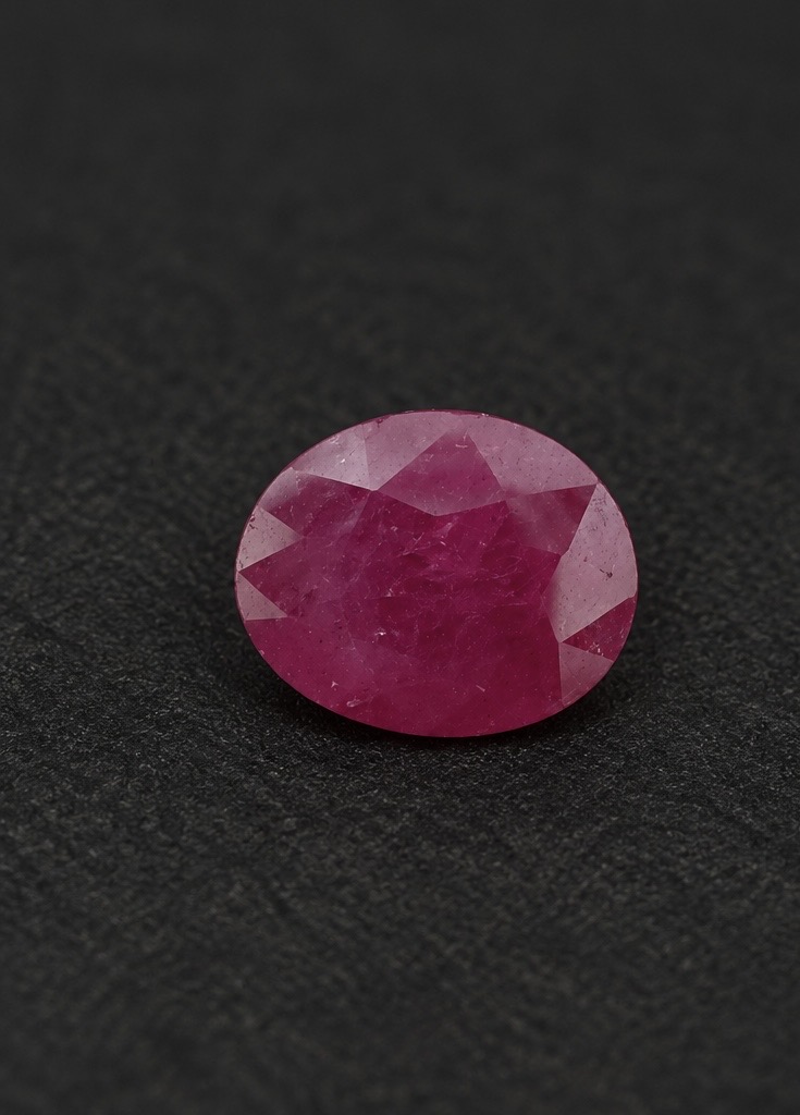 Oval Ruby · 10×8 mm — photograph 1
