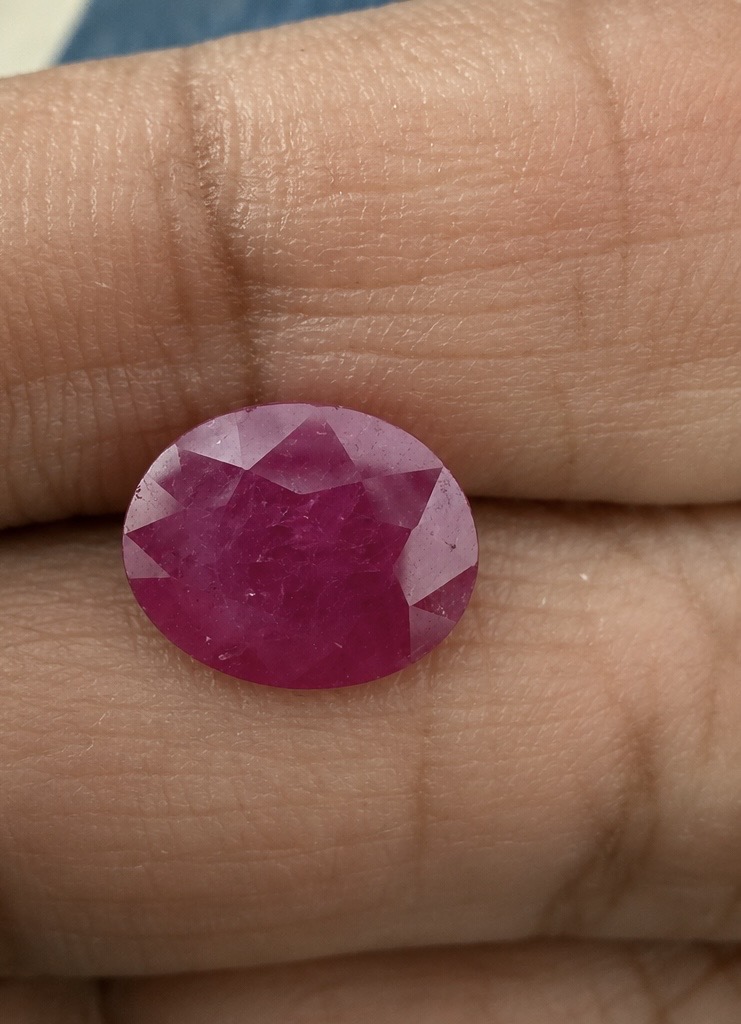 Oval Ruby · 10×8 mm — photograph 2