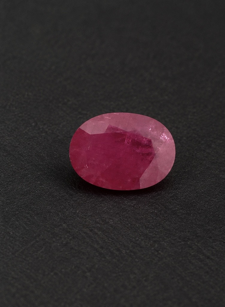 Oval Ruby · 14.5×11 mm — photograph 1